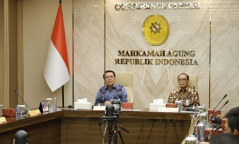 Ketua Mahkamah Agung (MA) M. Syarifuddin (dua kiri)
