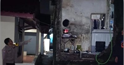 Tiga Korban Ledakan Tabung Elpiji di Bogor Dilarikan ke RS PMI 1 Rumah di Kelurahan Babakan, Kota Bogor mengalami kerusakan parah akibat ledakan tabung gas Elpiji