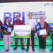 Corporate Secretary BRI Agustya Hendy Bernadi bersama perwakilan penerima program beasiswa BRI Fellowship Journalism 2024
