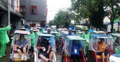 Ratusan Wisman Asal Australia Keliling Ambon Naik Becak 1 IMG 20240625 WA0072