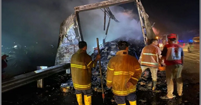Polres Pemalang Evakuasi Truk Ekspedisi Terbakar di Tol 1 Petugas Polres Pemalang