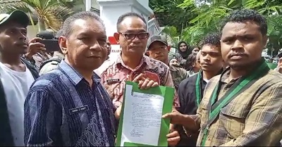 HMI Demo Pertanyakan Transparansi Pengelolaan Pasar Mardika Baru 1 VID 20240606 WA0019 frame at 0m50s