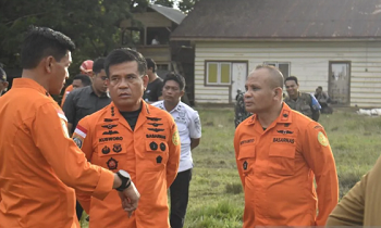 Kepala Basarnas Kusworo didampingi Direktur Operasi Basarnas Edy Prakoso (kiri)