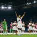 Pemain bertahan Paris Saint-Germain Marquinhos (tengah) merayakan kemenangan pembuka di Liga Prancis di stadion Stade Oceane usai menang 4-1 melawan Le Havre.
