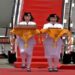 disambut gubernur kaltim kirab bendera pusaka tiba di bandara sepinggan balikpapan xzv