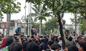 massa demo jebol paga dpr azhardetikcom 169