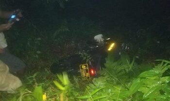 warga di desa pamagersari jasinga kabupaten bogor menemukan motor dinas polisi di perkebunan dengan bercak darah dok ist 169