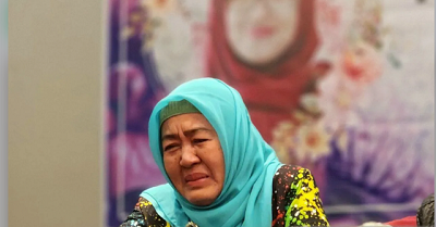 Ibu Almarhumah AR: "Tolong Bantu Saya Mencari Keadilan" 1 Nuzmatun Malina, ibu almarhumah AR, mahasiswi Program Pendidikan Dokter Spesialis (PPDS) Anastesi Undip Semarang