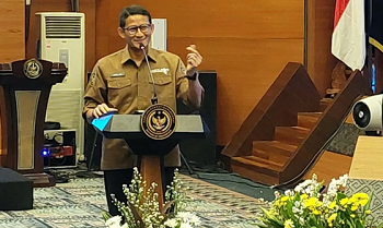 Menteri Pariwisata dan Ekonomi Kreatif Sandiaga Salahuddin Uno dalam acara peluncuran buku "Panggil Saya Mas Yos" yang diselenggarakan di Jakarta, Rabu (11/9/2024)