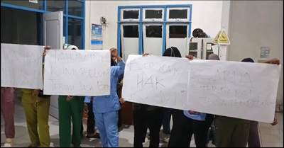 Jasa Medik Belum Dibayar Nakes RSUD Salim Alkatiri Buru Selatan Demo 1