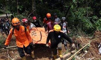 pencarian korban bencana longsor di sukabumi 169
