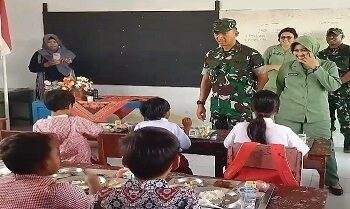 Pangdam XV Pattimura Mayor Jenderal TNI Putranto Gatot