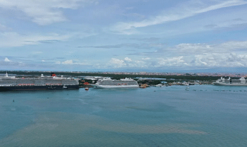 Tiga kapal pesiar yang bersandar, yakni Silver Nova, Queen Elizabeth, dan Viking Sky di Pelabuhan Benoa, Bali, Jumat (21/2/2025)