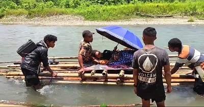 Warga Watui Berjuang Selamatkan Ibu Hamil, Tempuh Puluhan Kilometer Lewati Medan Berat 1 Image11