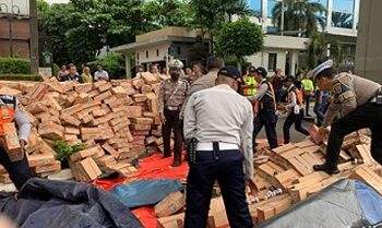 Truk Terguling