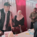 Wakil Menteri Sosial Agus Jabo Priyono berbicang dengan warga saat meninjau kegiatan sosial operasi katarak gratis untuk para lansia di Kabupaten Subang, Jawa Barat, Kamis (29/5/2025).