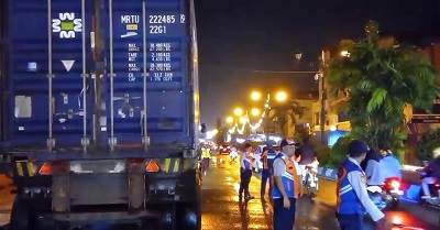 Dishub Ambon Razia Jam Operasional dan Uji Kelayakan Mobil Kontainer 1 Image6 2