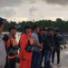 Tim SAR saat mengevakuasi para korban ke Pelabuhan Wanci, Kabupaten Wakatobi, Sulawesi Tenggara