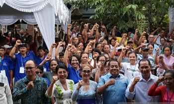 Anggota DPR RI Tutik Kusuma Wardhani (ketiga kiri) saat sosialisasi program Makan Bergizi Gratis di Tabanan, Bali, Minggu (1/6/2025)