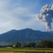 Gunung Marapi di Sumatera Barat saat terjadi erupsi setinggi 1,6 kilometer pada Rabu (23/7) pagi.