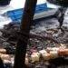 Longboat Bermuatan Minyak Tanah Kandas di Perairan Wakasihu, Tiga Penumpang Selamat 8 Longboat mengangkut minyak tanah mengalami kerusakan parah setelah menabrak batu karang.