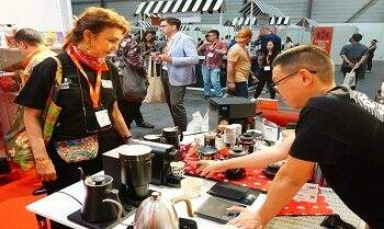 Salah satu peserta Indonesia dalam pameran World of Coffee 2025 di Palexpo, Jenewa, Swiss pada 26-28 Juni 2025.