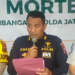 Tim DVI Polda Jatim Berhasil Identifikasi Dua Jenazah Perempuan Korban Tenggelamnya KMP Tunu Pratama Jaya 8 Kasubdit Dokpol Polda Jatim AKBP Adam Bimantoro konferensi pers identifikasi korban KMP Tunu Pratama Jaya di RSUD Blambangan