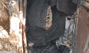 Temuan mayat seorang pria yang telah membusuk dalam sebuah gubuk di wilayah Kebon Jeruk, Jakarta Barat, Sabtu (19/7/2025).