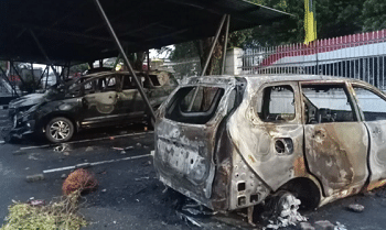 Mobil Jurnalis Ikut Dibakar Massa Saat Demo di Kantor Kejati Jambi