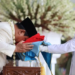 Presiden Prabowo Subianto (kiri) mencium duplikat Bendera Merah Putih saat diserahkan kepada Paskibraka pembawa baki Bianca Alessia Christabella