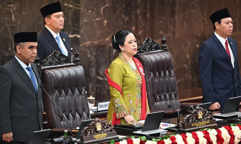 Ketua MPR Ahmad Muzani (kiri) bersama Ketua DPR Puan Maharani (kedua kanan) dan Ketua DPD Sultan Bachtiar Najamudin (kanan)