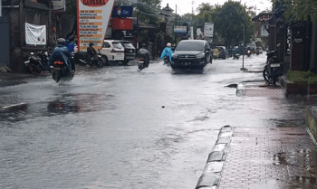 BBMKG Bali Peringatkan Hujan Lebat dan Gelombang Tinggi hingga 21 September