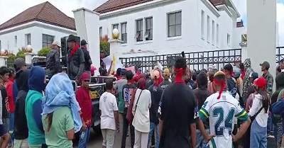 Karyawan PT SIM Gelar Aksi di Kantor Bupati SBB, Desak Kepastian Nasib 1 demo