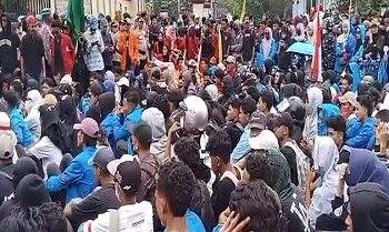 demo maluku1