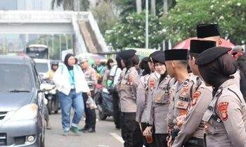 personel polisi
