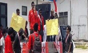 GMNI Cabang Aru Gelar Aksi di Pelabuhan Yos Sudarso Dobo