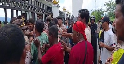 Pekerja PT SIM Desak Bupati SBB Cabut Surat Penangguhan 1 Pekerja PT SIM Desak Bupati SBB Cabut Surat Penangguhan