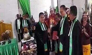 Alkitab Perjanjian Baru Berbahasa Dobel Resmi Diluncurkan