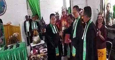 Alkitab Perjanjian Baru Berbahasa Dobel Resmi Diluncurkan 1 Alkitab Perjanjian Baru Berbahasa Dobel Resmi Diluncurkan
