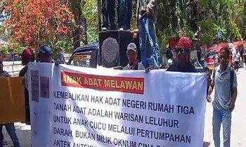 demo anak adat