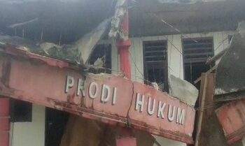 gedung ambruk