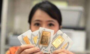 Harga Emas Antam Turun Rp20.000 per Gram