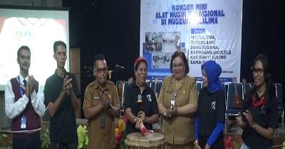 Konser Mini Musik Tradisional Tutup Rangkaian Kegiatan Belajar di Museum Siwalima 1 Konser Mini Musik Tradisional Tutup Rangkaian Kegiatan Belajar di Museum Siwalima