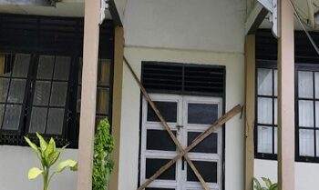Warga Palang Kantor