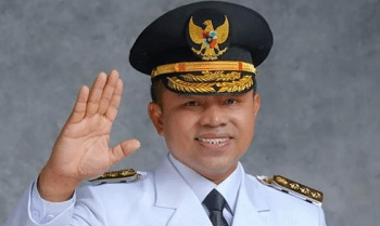 Gubernur Riau Dibawa KPK ke Jakarta Hari Ini
