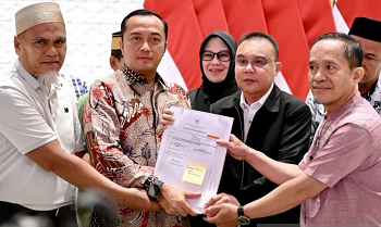 Presiden Prabowo Rehabilitasi Dua Guru yang Dipecat