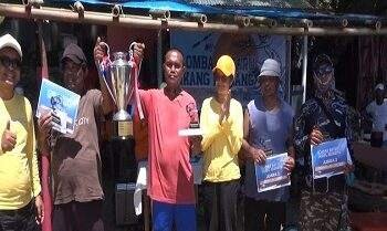 Lomba Batarung Ikang Makang Perebutkan Piala Sammy Titaley Cup II di Pantai Hukurila