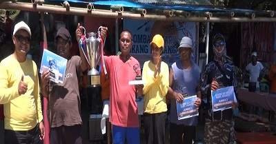 Lomba Batarung Ikang Makang Perebutkan Piala Sammy Titaley Cup II di Pantai Hukurila 1 Lomba Batarung Ikang Makang Perebutkan Piala Sammy Titaley Cup II di Pantai Hukurila