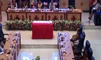 Rapat Paripurna Ke-5 DPRD Ambon Tetapkan Ranperda APBD 2026