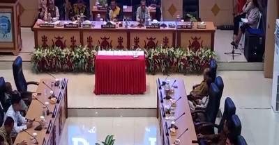 Rapat Paripurna Ke-5 DPRD Ambon Tetapkan Ranperda APBD 2026 1 Rapat Paripurna Ke-5 DPRD Ambon Tetapkan Ranperda APBD 2026